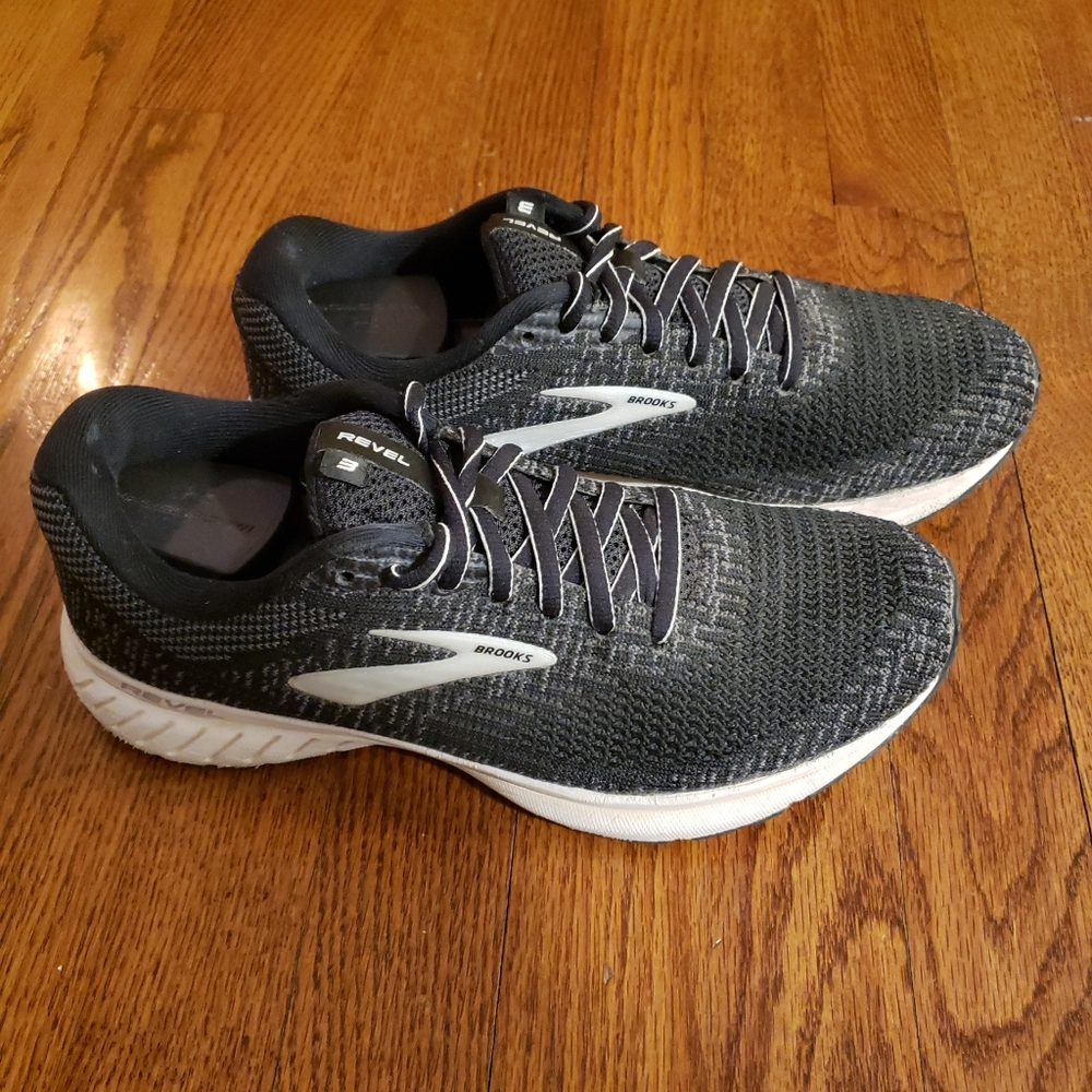 Brooks Revel 3 Running Shoes Womens Size 9 B Black Sneakers Style 1203021B012.